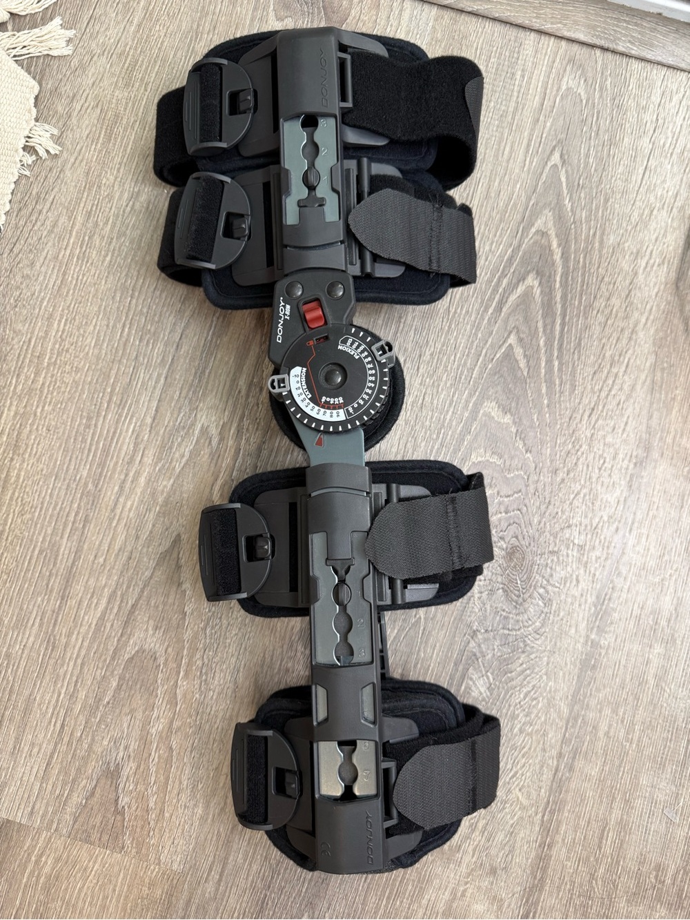 Donjoy Hinged Knee Brace X-ROM, Knee Support for Torn Acl